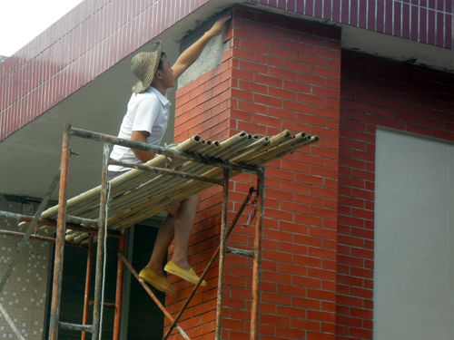 某厂形象工程施工现场